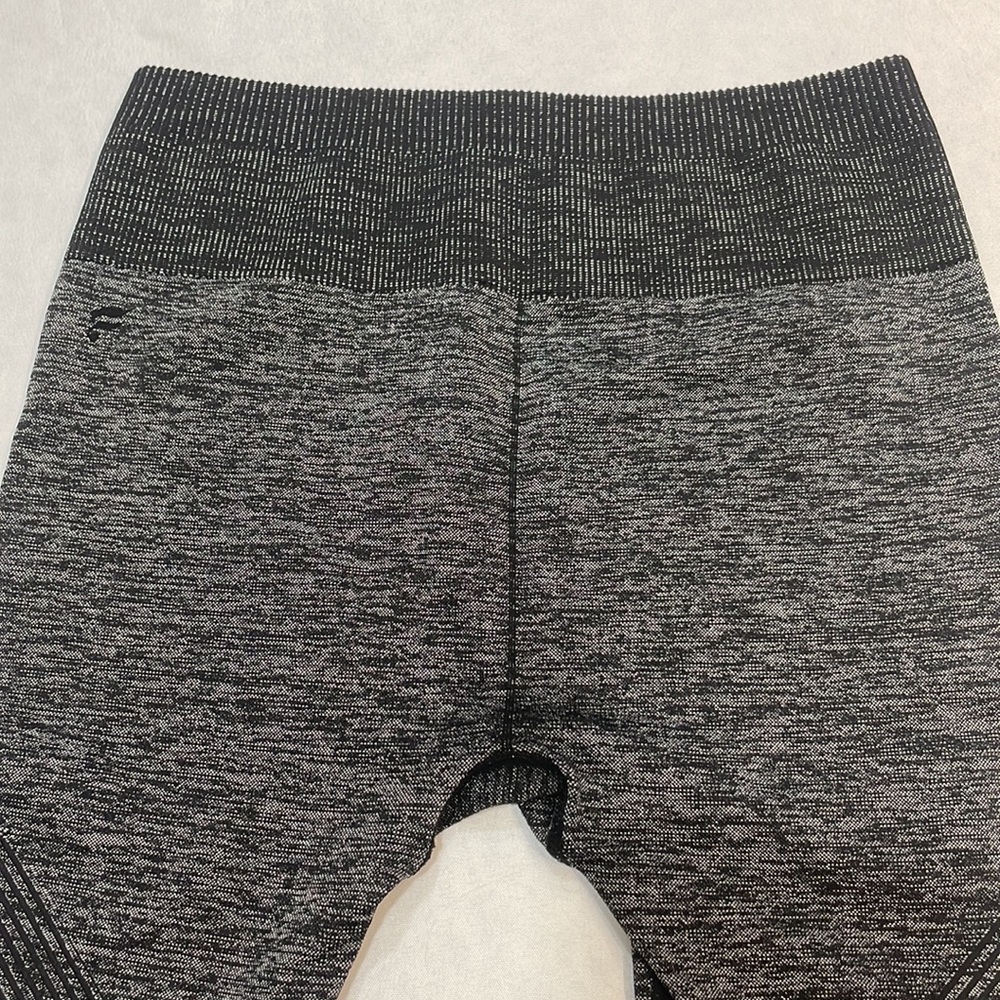 Fabletics Mid-Rise Seamless Rib 7/8 - Picture 7 of 9